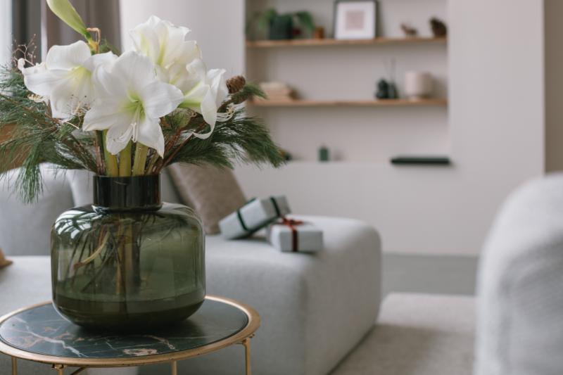 アマリリスの花が選ばれるシーン